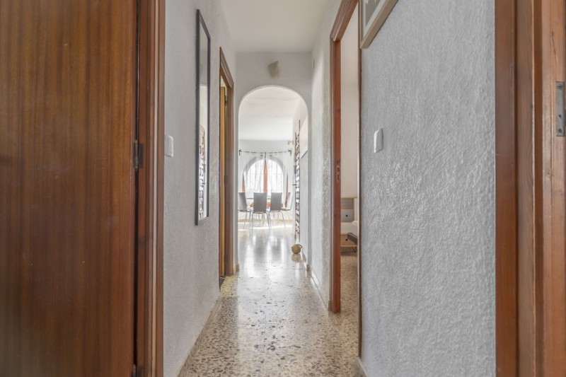 Venta - Villa mediterránea frente a la Cala Baladrar con un gran potencial en, Benissa Costa Blanca! 